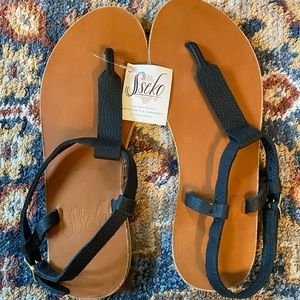*NWT* Sseko Black Pebbled Leather T-Strap Sandal